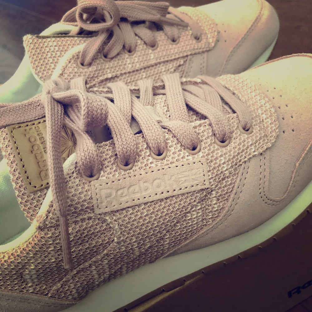 Reebok Classic Leather EBK size 6.5